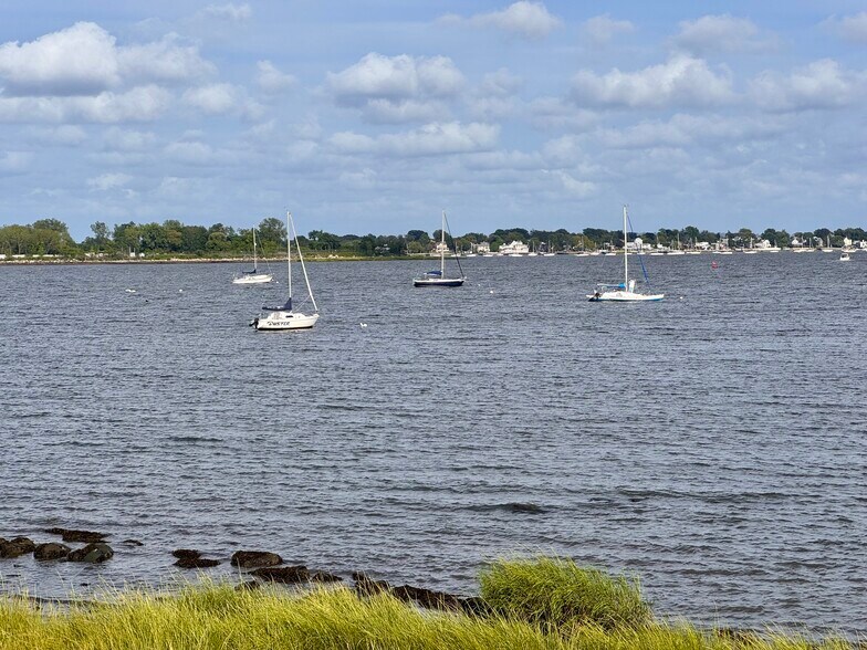 And Pelham Bay is a 10 minute walk - 1624 Ohm Ave