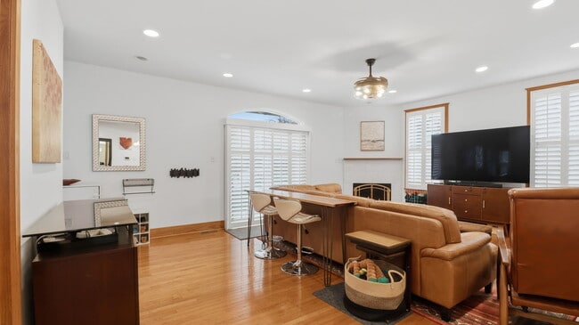 Building Photo - 30 Longfellow St NE