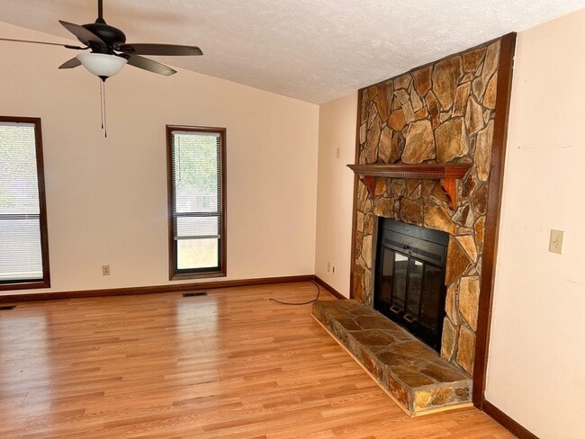 Building Photo - 3 BED 2 BATH IN PRIME AREA FAYETTEVILLE NC