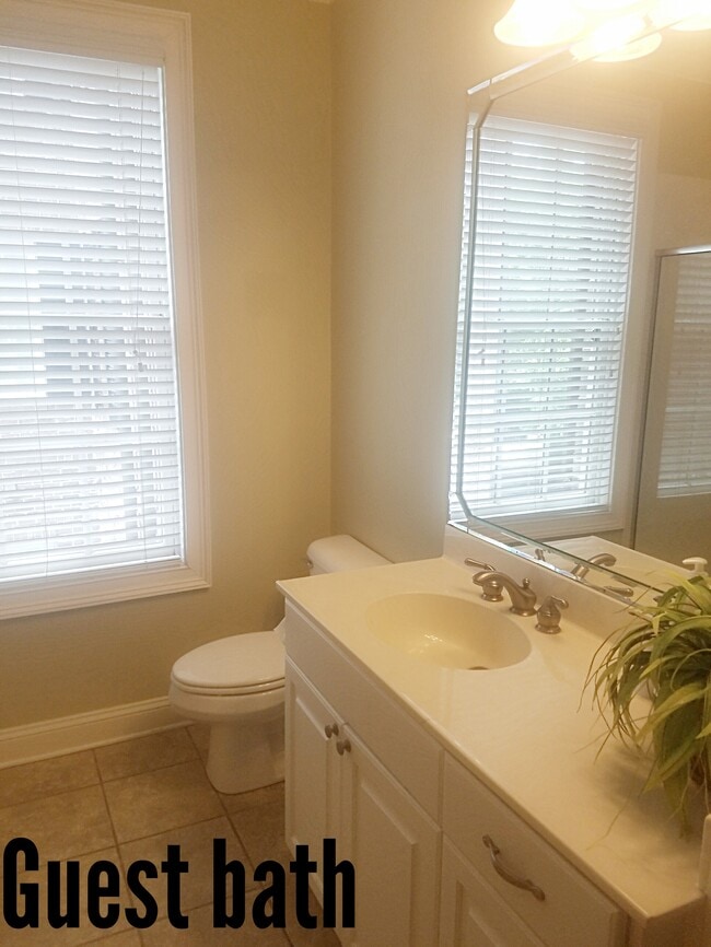 Building Photo - 407 E Hull St