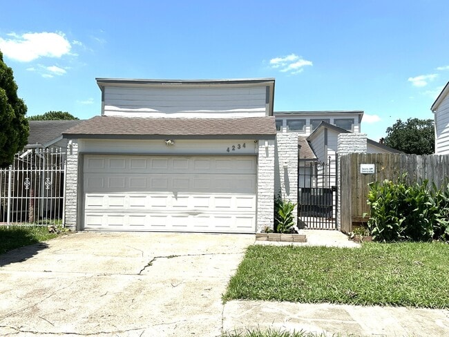 Building Photo - 4234 Willow Beach Dr