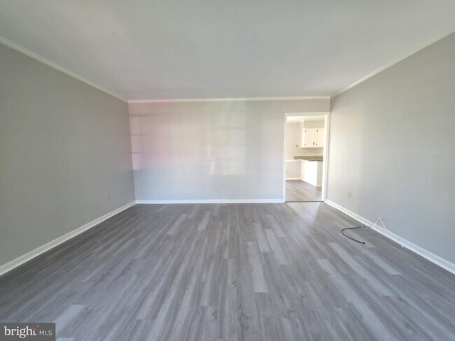 Building Photo - 830 Larch Way
