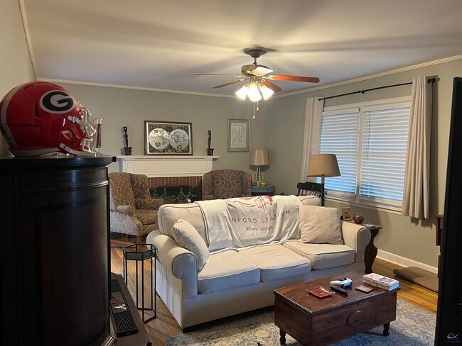 Building Photo - 145 Holmes Ave