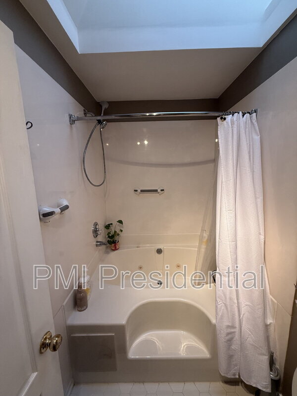 Building Photo - 14300 Cove Ridge Pl