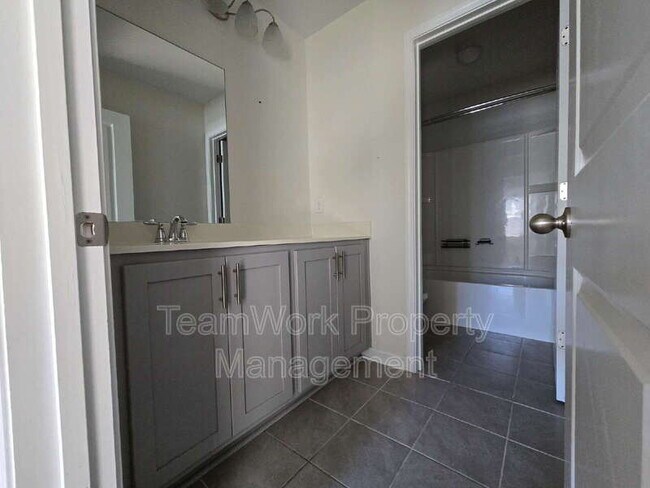 Building Photo - 454 Zenith Blvd