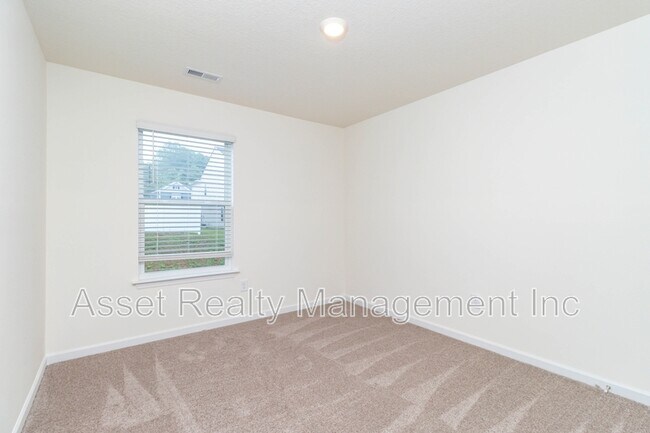 Building Photo - 2076 Southwood Cir