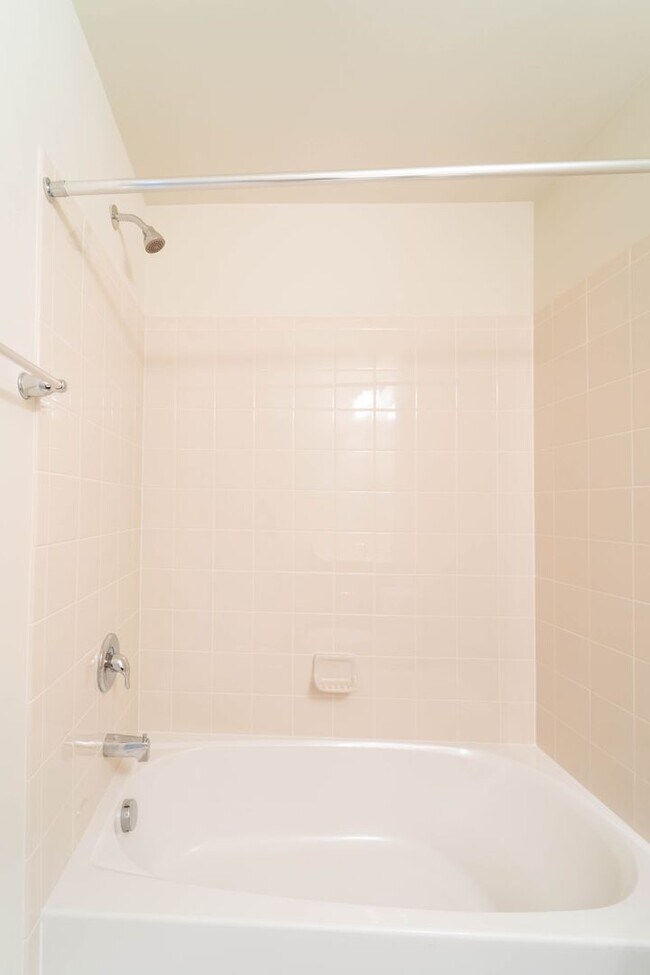 Building Photo - Gorgeous 3 Level Townhome
