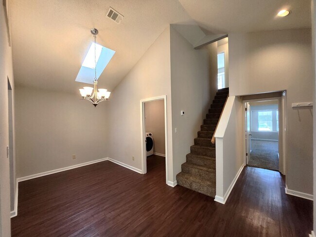 Building Photo - Charming 3 bedroom house near buck lake fo...