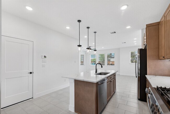 Building Photo - 24011 Breezy Bank Trl