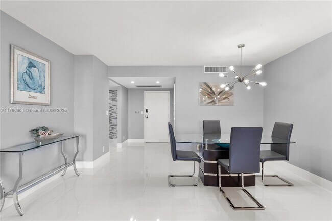 Building Photo - 2500 Parkview Dr