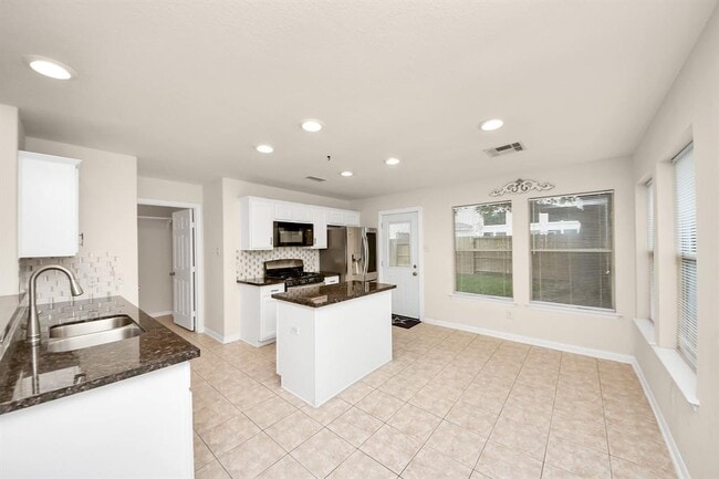 Building Photo - 3211 Crestbridge Ln