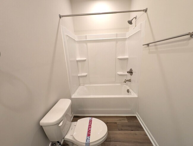 Building Photo - Pristine 2 story Townhome located in the Fifteen Cannon Community in Charlotte!