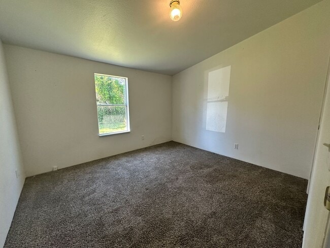Building Photo - 4655 NE Elliott Cir