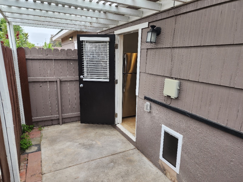 Building Photo - 715 S Pine St