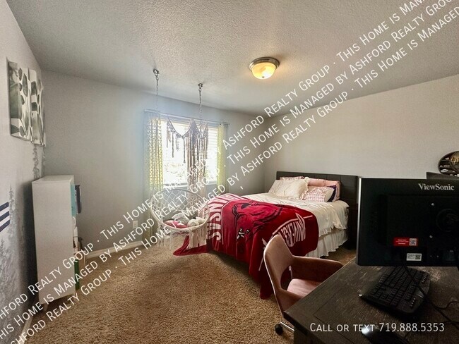 Building Photo - 3755 Reindeer Cir