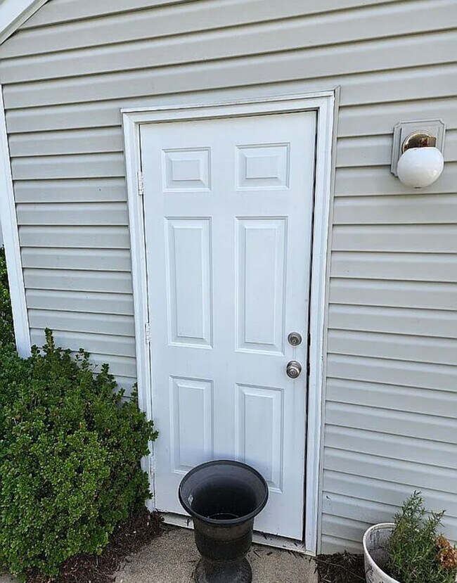 Building Photo - 328 Moonstone Dr