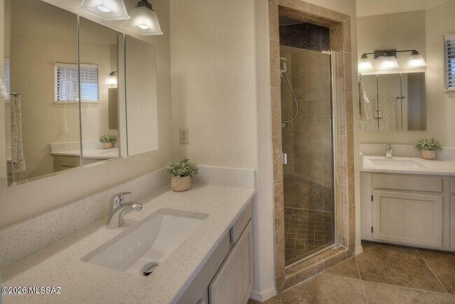 Building Photo - 6655 N Canyon Crest Dr