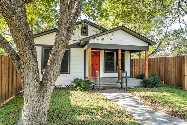 Building Photo - 107 N Banks St