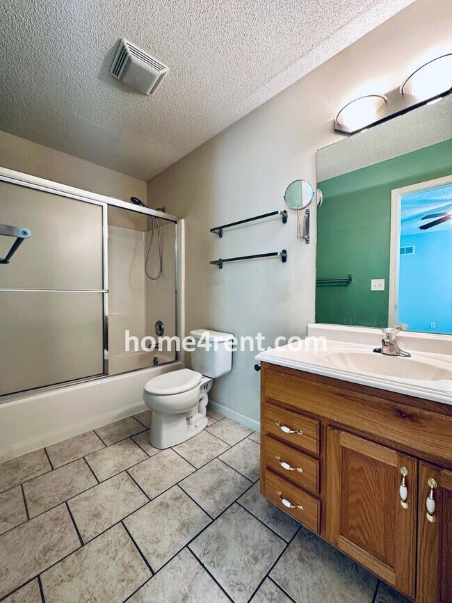 Building Photo - Overland Park Raised Ranch, Primary Suite ...