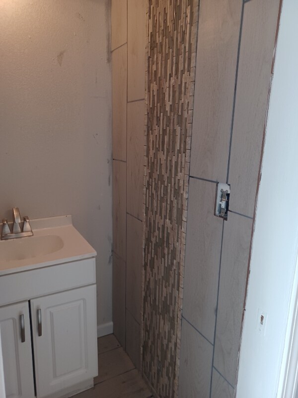 Building Photo - 70 Maple St