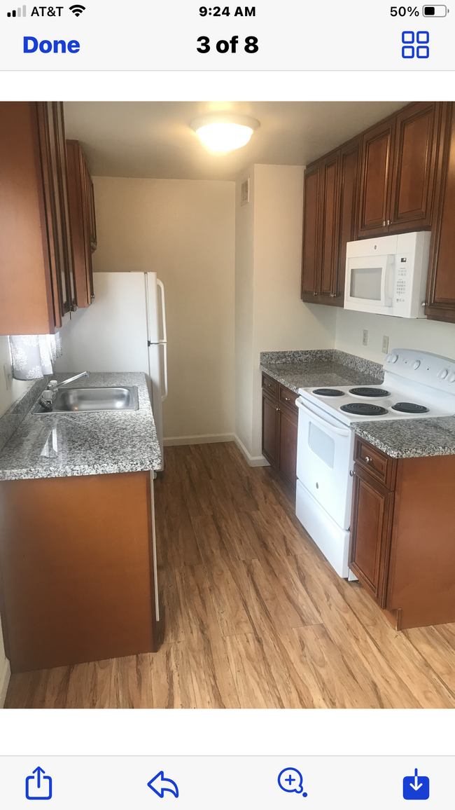 Granite counter tops and all appliances - 420 N Maple Ave