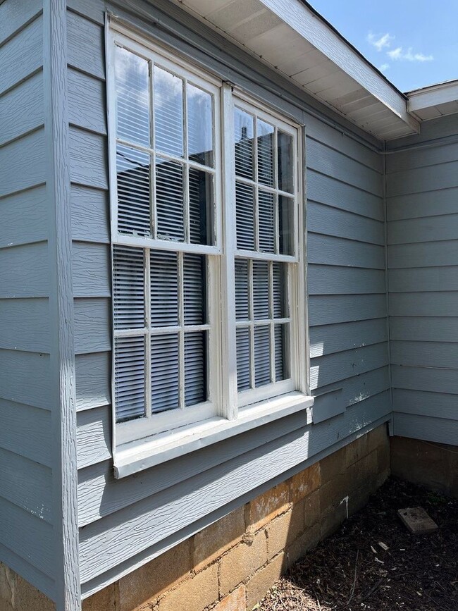 Building Photo - 3 bed 2 bath -Edmond (Danforth and Blvd)