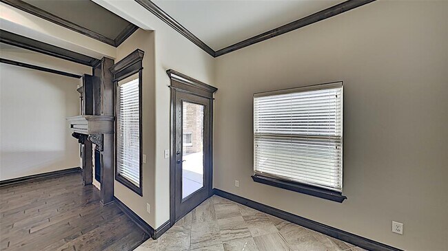 Building Photo - 5917 Grandby Rd