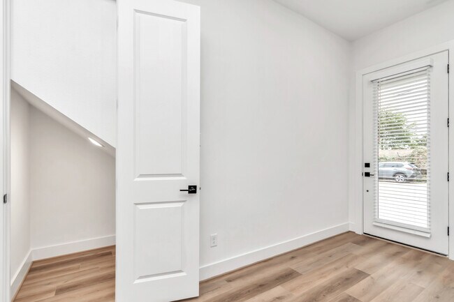 Building Photo - 3613 Rosalie St