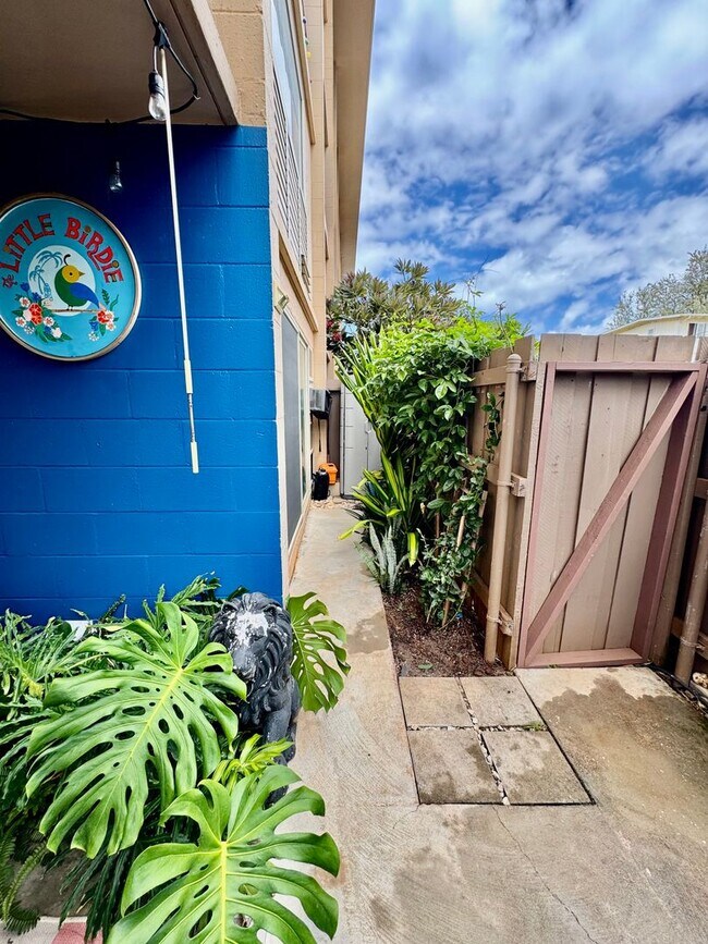 Building Photo - Available Now | Fully Furnished 1 Bedroom,...