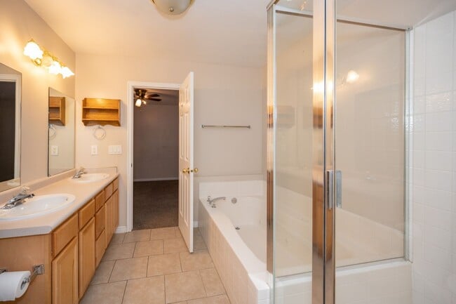 Building Photo - Beautiful Home in West Jordan!