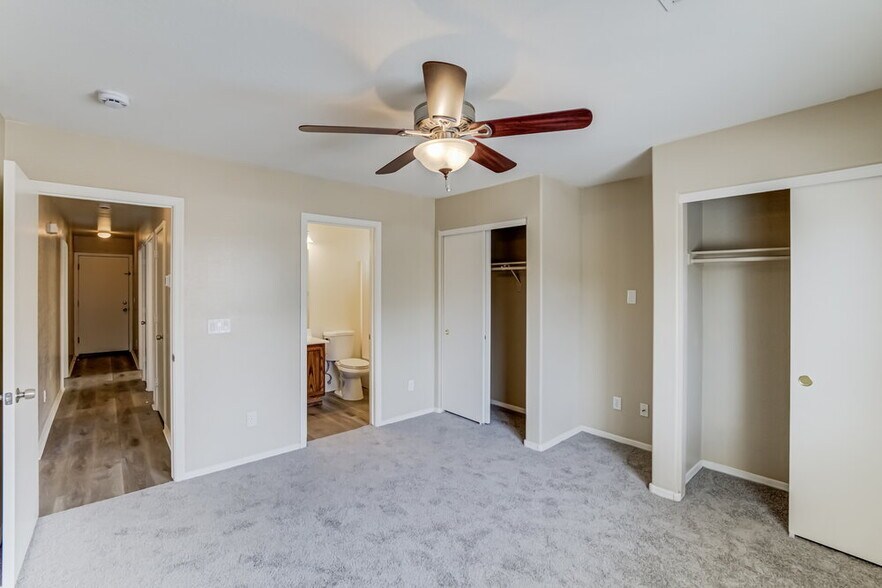 Building Photo - 1105 S 225th Ave