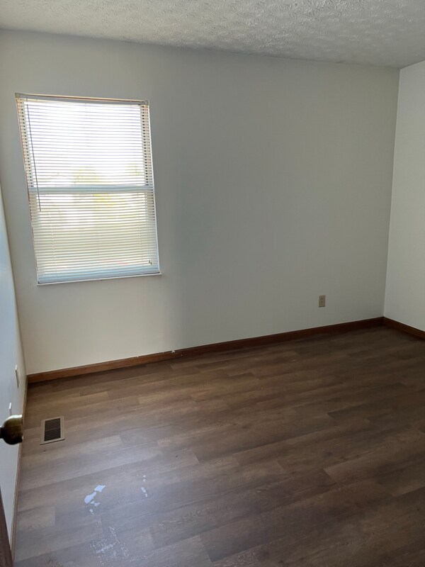 Building Photo - 7193 Feather Ct