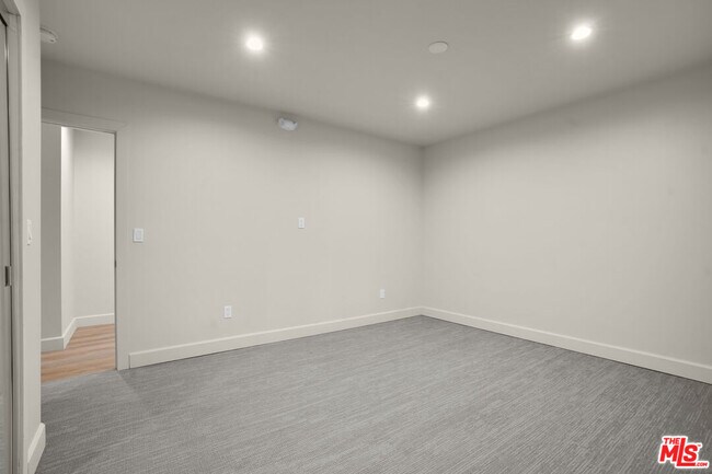 Building Photo - 373 Loftyhill Dr