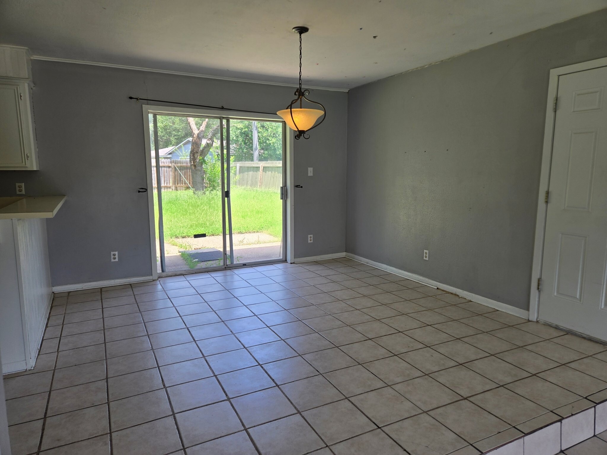Building Photo - 3013 Normand Dr
