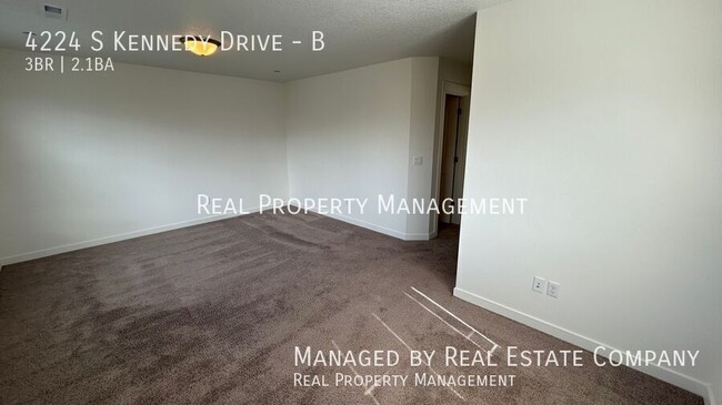 Building Photo - 4224 S Kennedy Dr