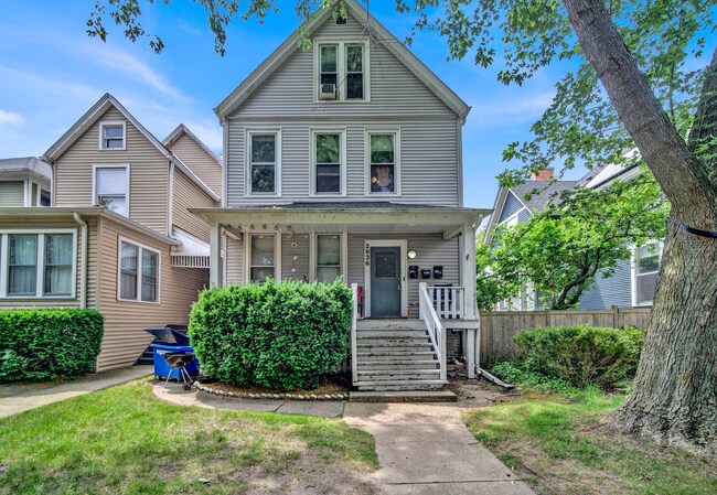 Building Photo - 2026 Maple Ave