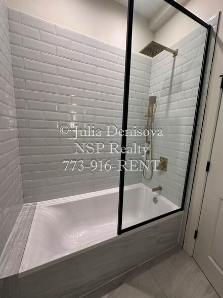 Building Photo - 3207 N Narragansett Ave