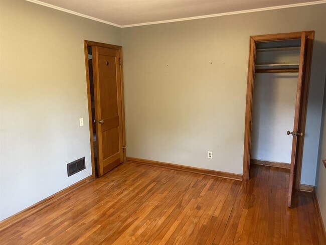 Building Photo - 1740 Park St