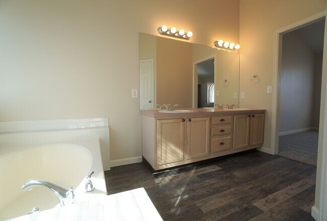 Building Photo - 2995 Frazier Ln