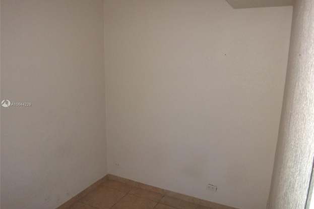 Building Photo - 5601 Collins Ave