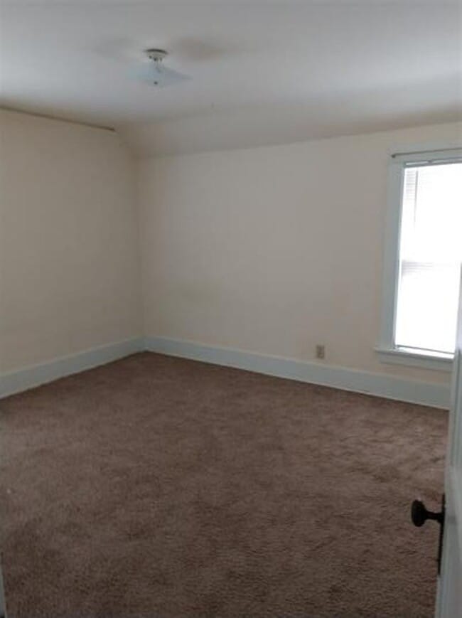 Building Photo - Spacious 4-Bed, 1.5-Bath Home in Vilas Nei...