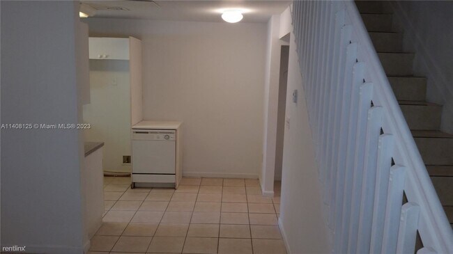 Building Photo - 4 br, 2 bath House - 13950 NE 2nd Ave # 1A 0