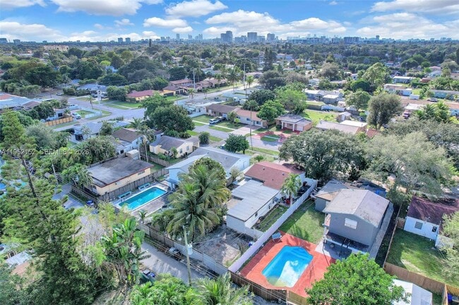 Building Photo - 2419 Coolidge St