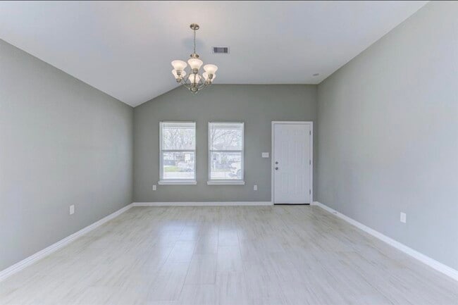 Building Photo - 5824 Glen Lee Dr