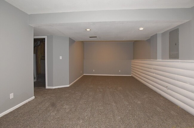 Building Photo - Three Bedroom House in Platte City