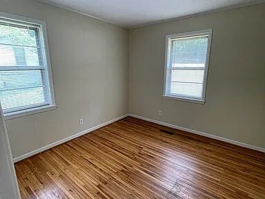 Bedroom - 404 Ingram Ave W