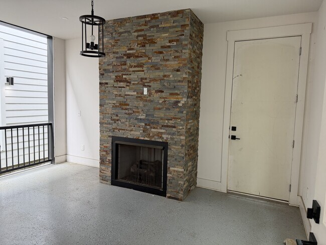 Building Photo - 1602 Litton Ave
