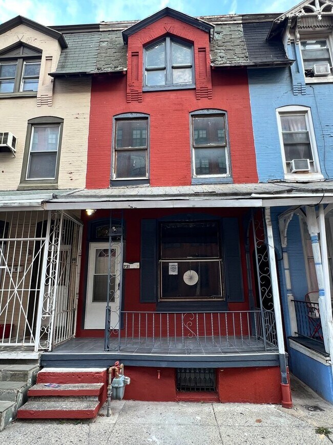 Primary Photo - 5 Bedroom 1 Bath Home Available