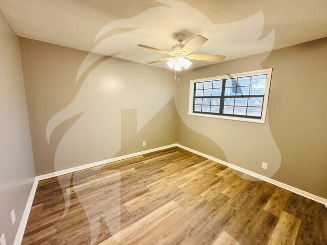 Building Photo - 2718 W Elm Ave