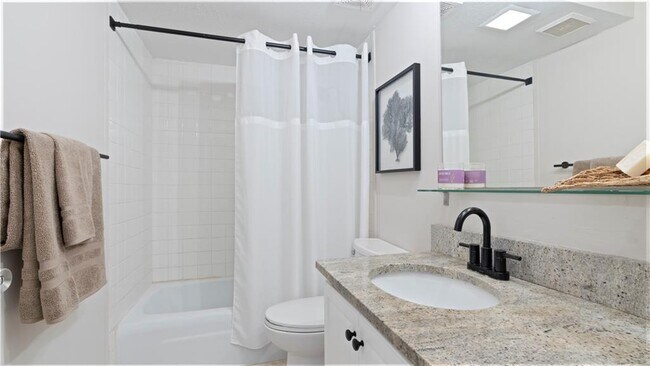 Building Photo - 3095 Colonial Way